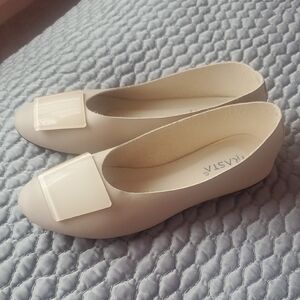 Cream Flats NWOT